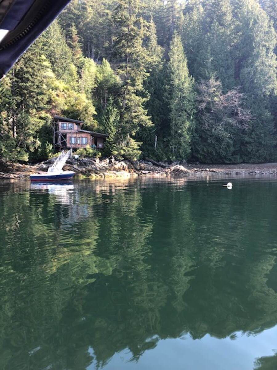 Waterfront Property / Cottage / Land with Building(s) / Recreational Property / Waterfront Acreage For Sale in Powell River, BC - 1 bed, 1 bath