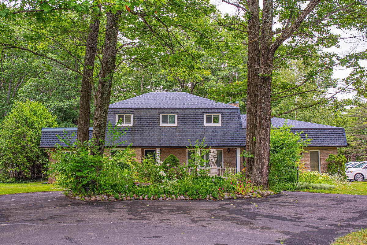 House / Detached House For Sale in Wasaga Beach, ON - 3 bed, 3 bath