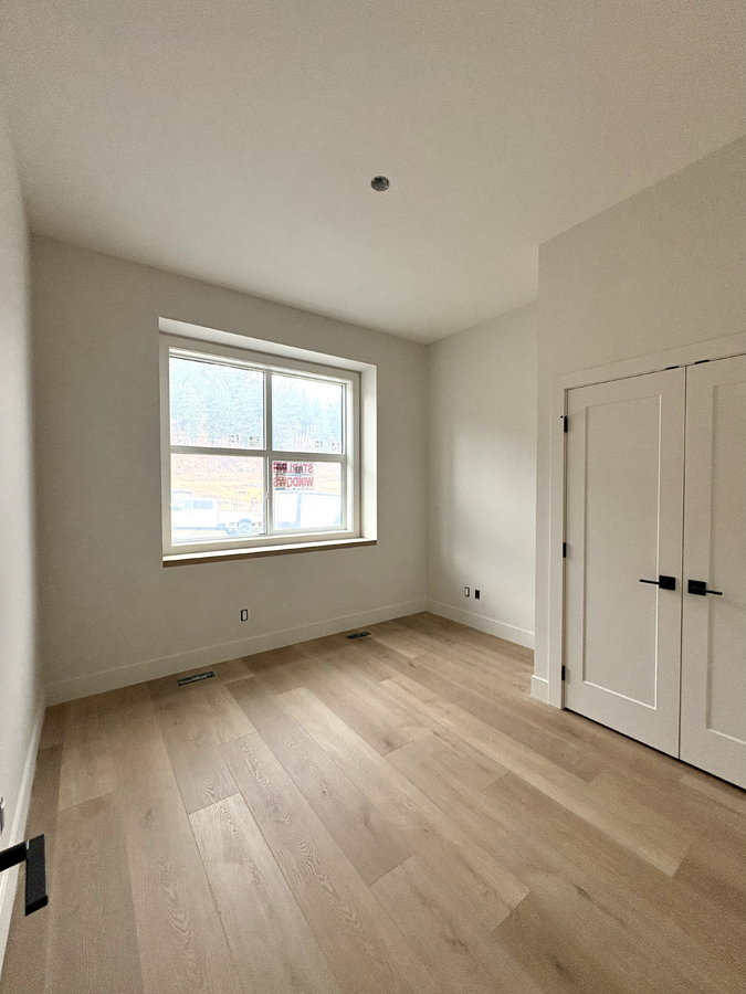 Bedroom (2/3) on main floor