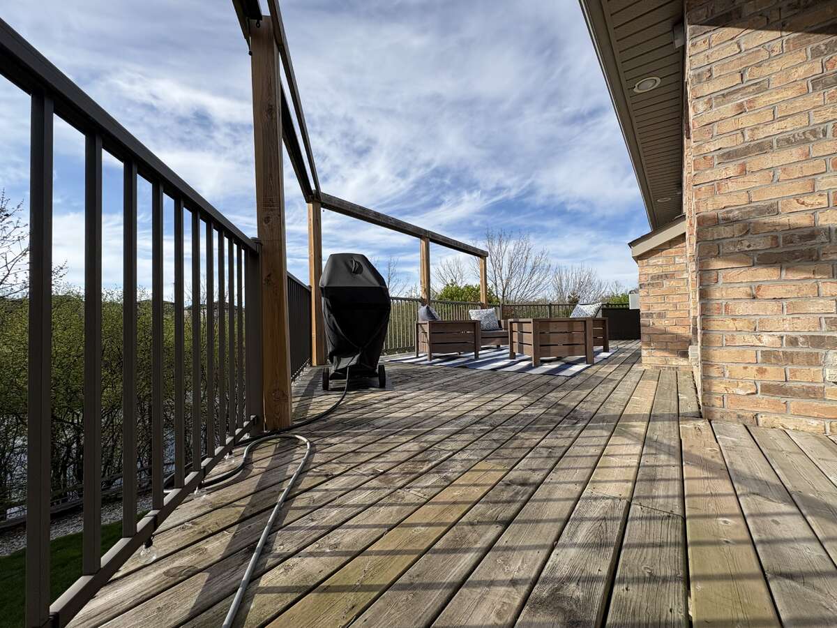 Upper Level Deck/Kitchen Patio