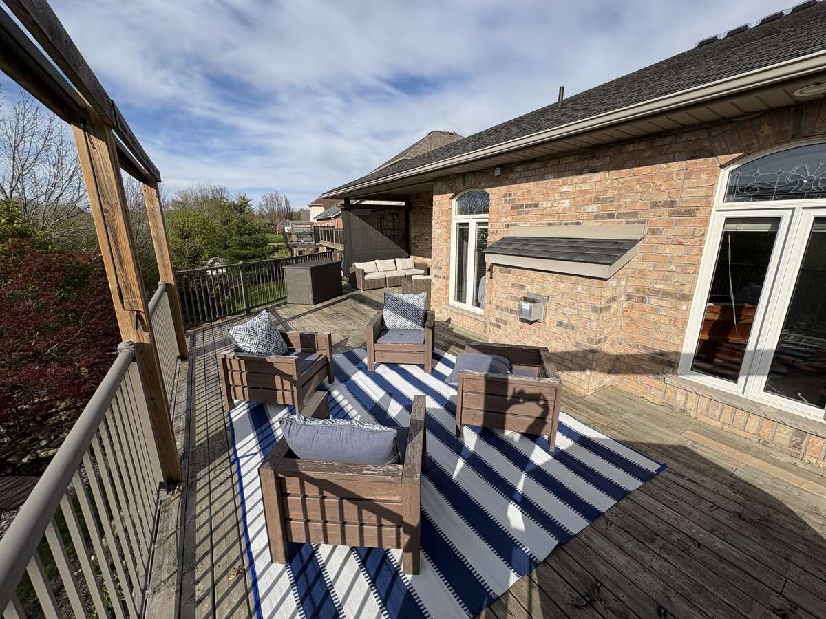 Upper Level Deck
