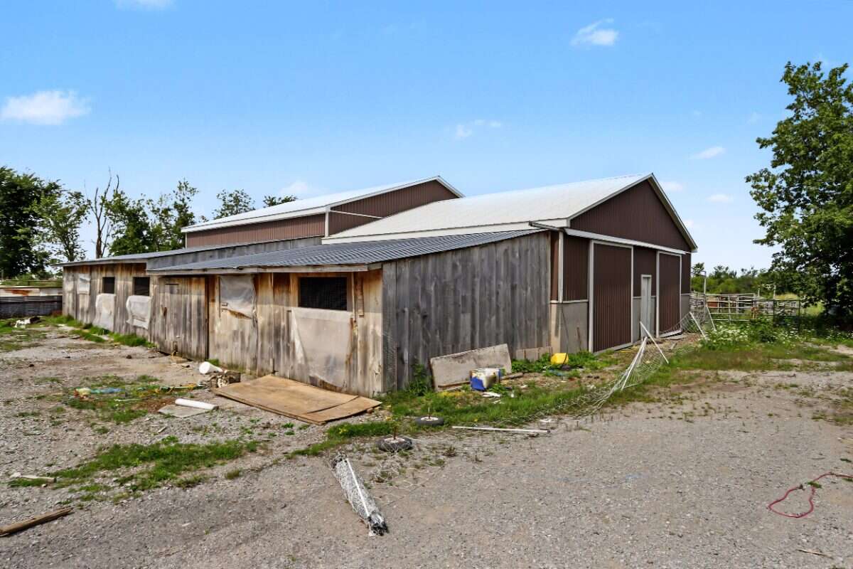 122 acre farm close to Lindsay & Sturgeon Lake