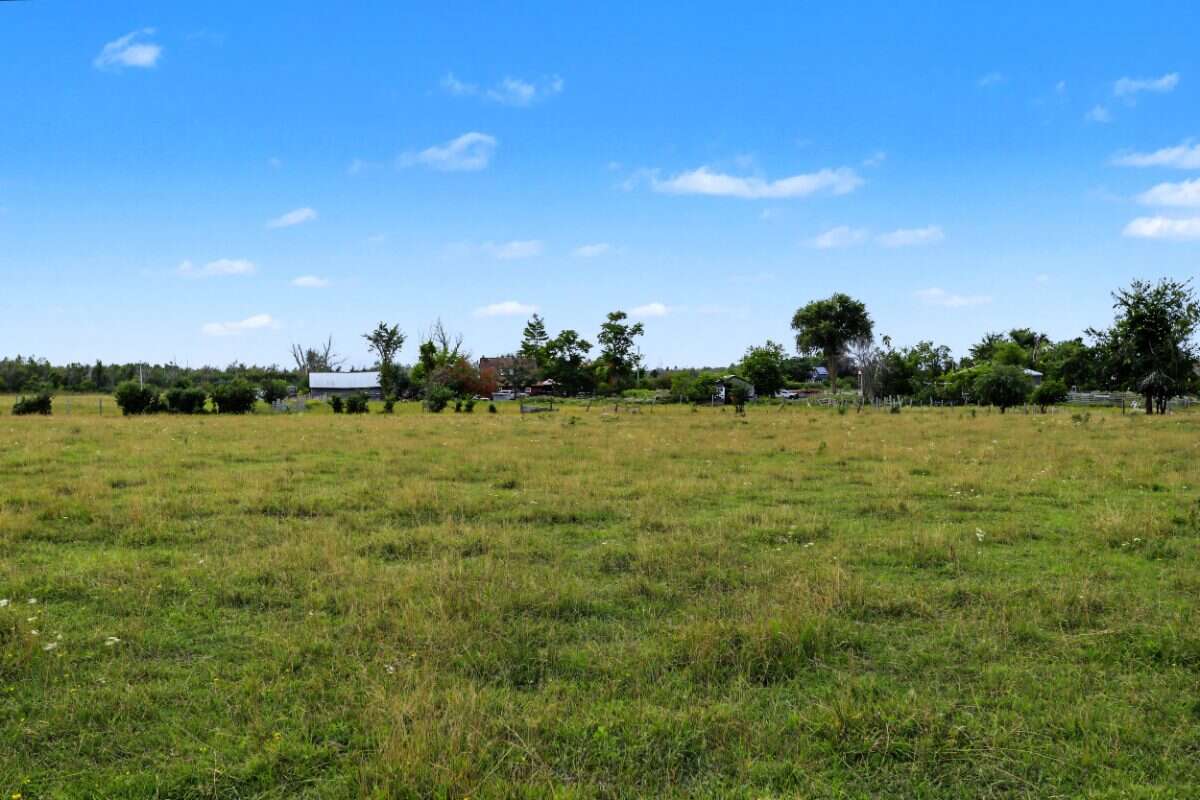 122 acre farm close to Lindsay & Sturgeon Lake