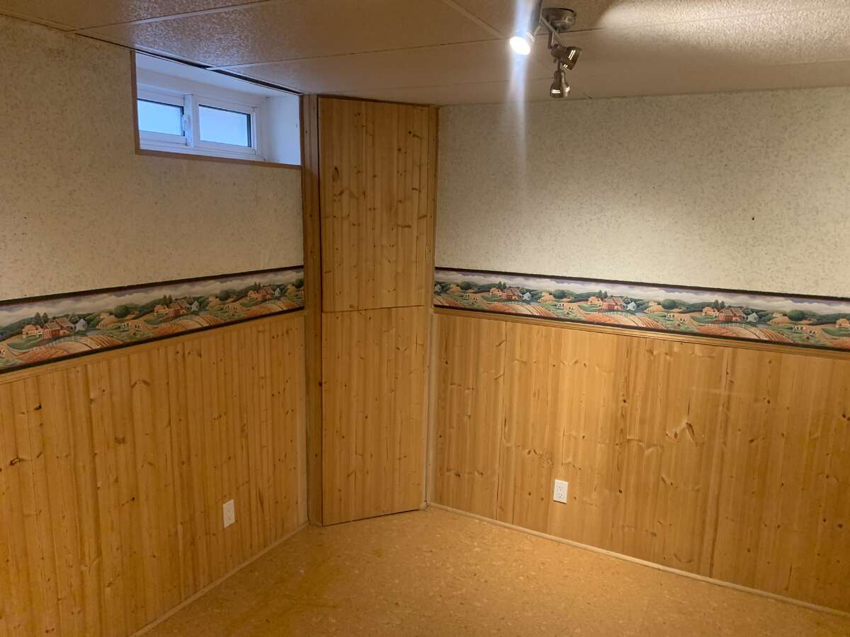 Basement Room/Office