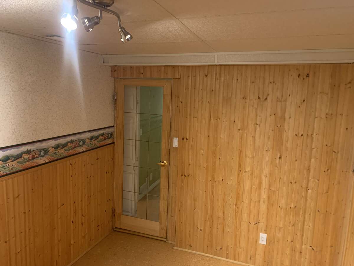 Basement Room/Office