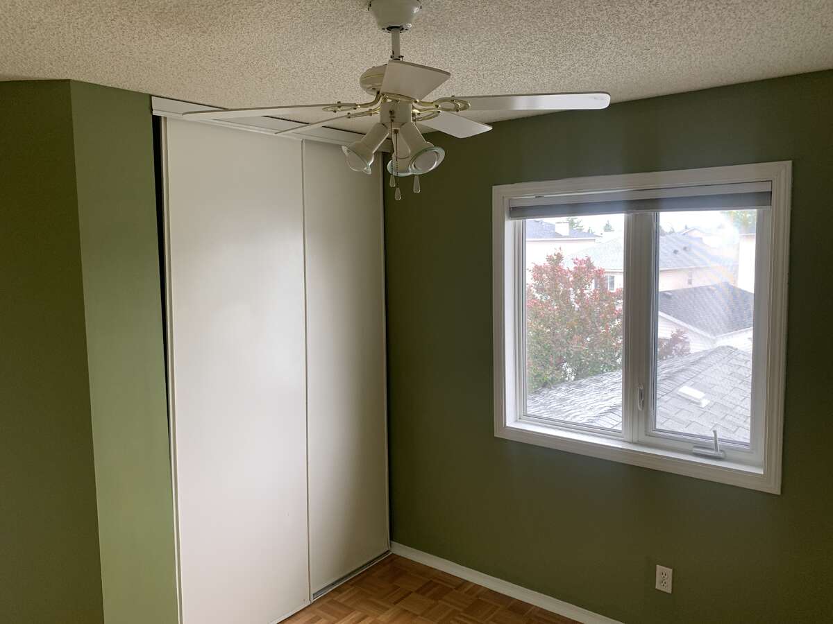 Guest Room Facing Outside/Closet