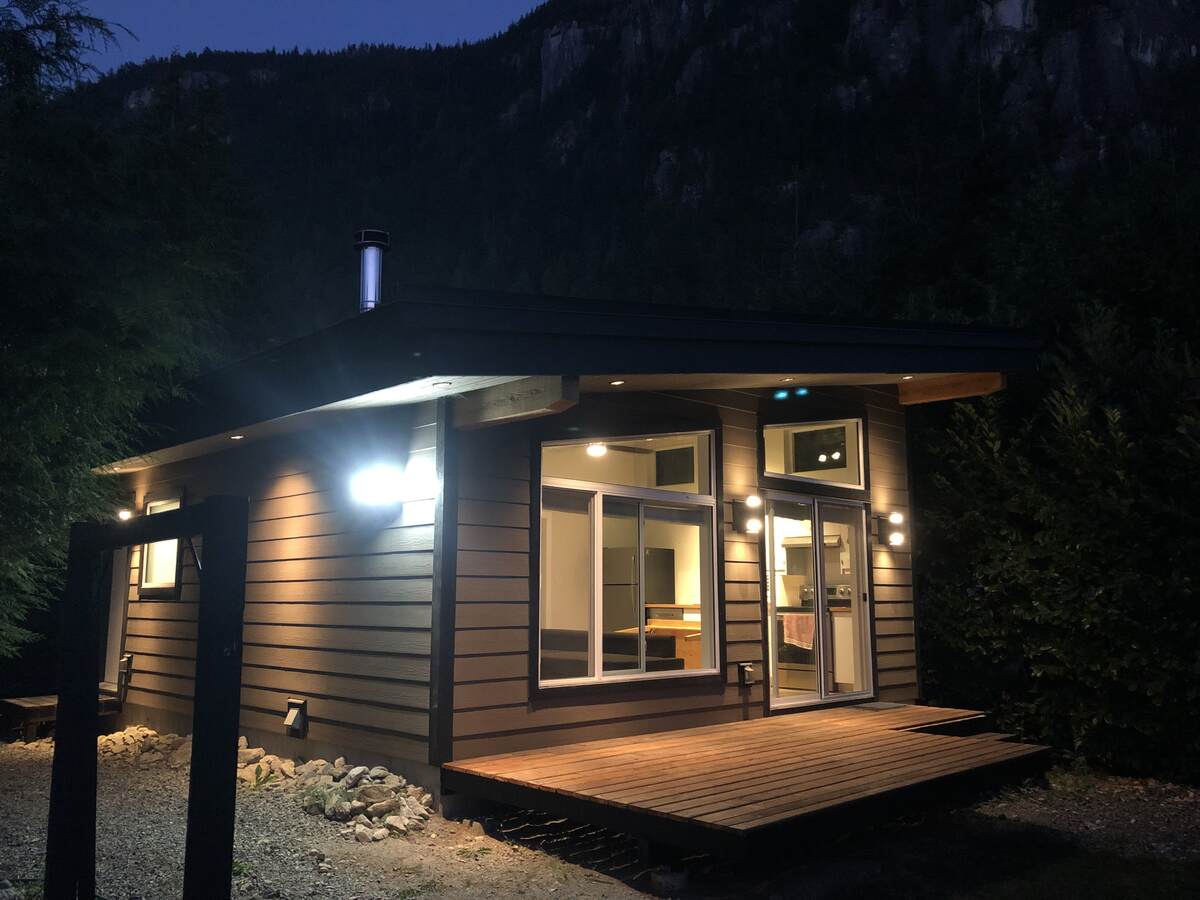 House For Sale in Squamish, BC - 5 bed, 2 bath