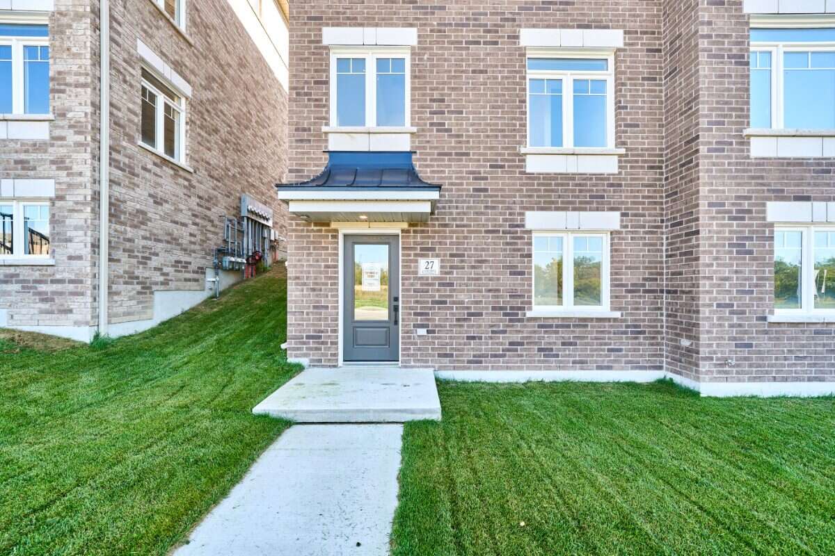 Move-In Ready 3-Bedroom Townhome in Newcastle