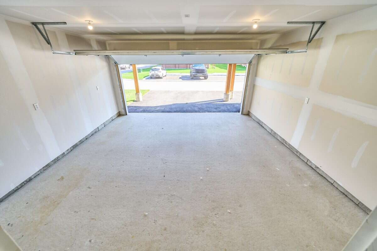 Move-In Ready 3-Bedroom Townhome in Newcastle