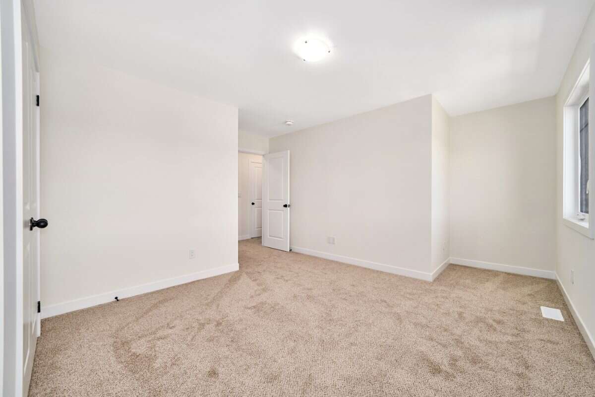 Move-In Ready 3-Bedroom Townhome in Newcastle