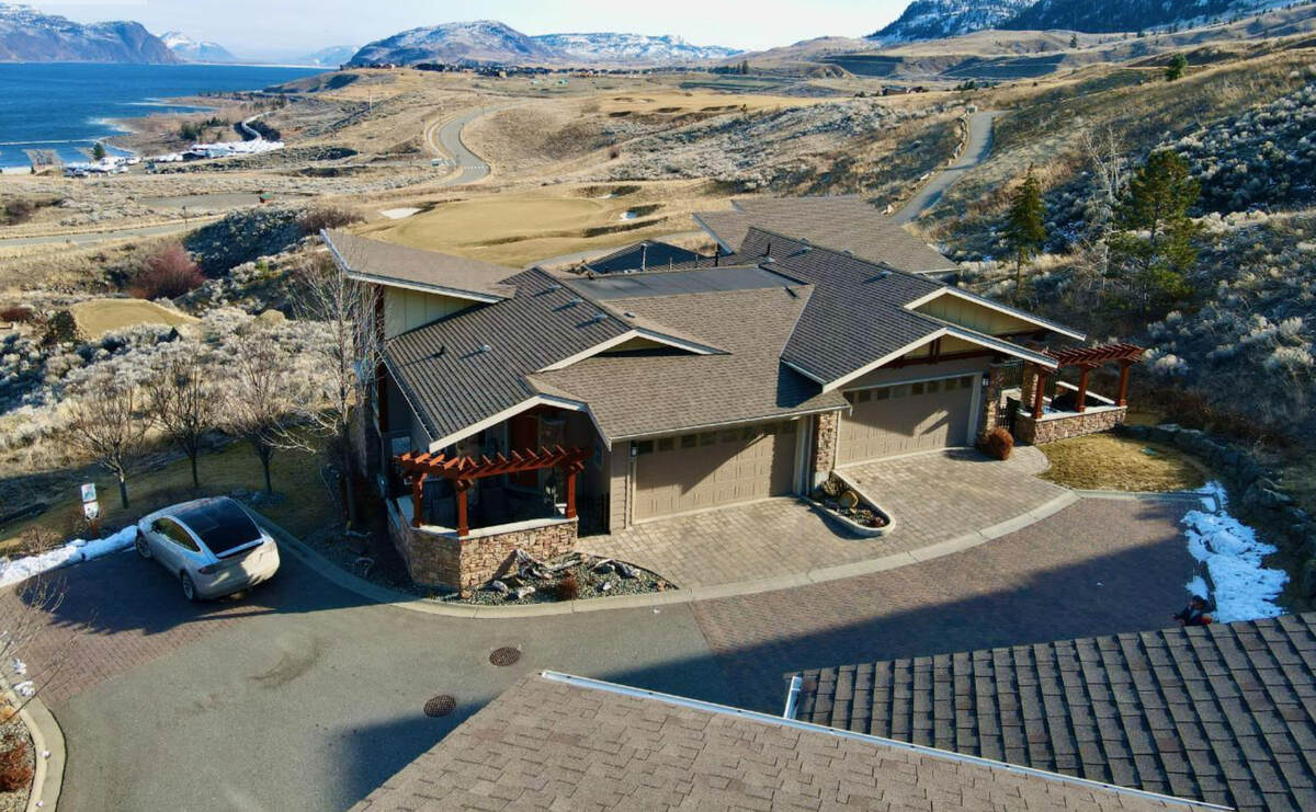 Townhouse / Bungalow / Duplex For Sale in Tobiano, BC - 3 bed, 2.5 bath