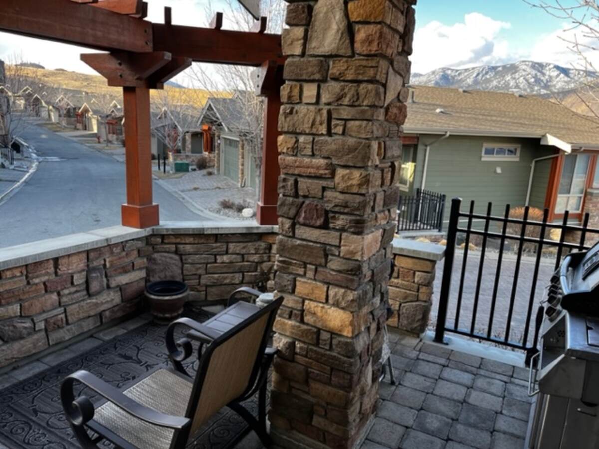 Townhouse / Bungalow / Duplex For Sale in Tobiano, BC - 3 bed, 2.5 bath