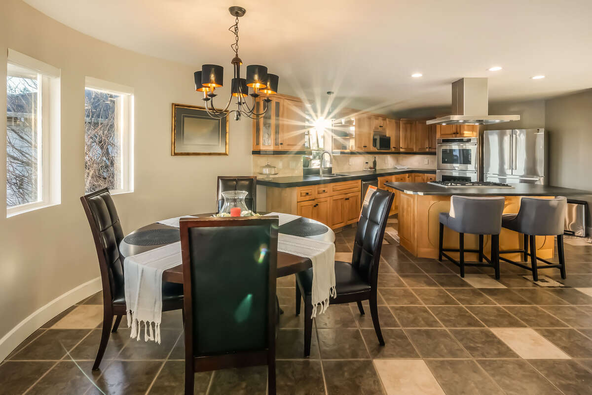 Lots of natural sunlight throughout