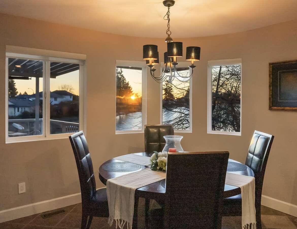 Lots of natural sunlight throughout