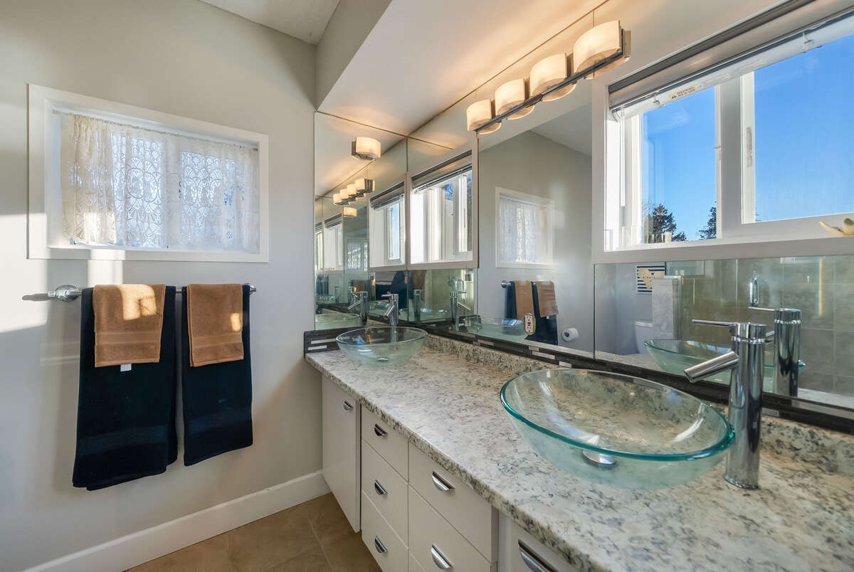 Bright Master bedroom ensuite with views of the lake