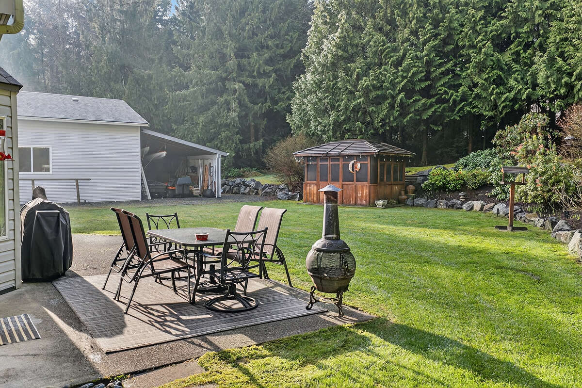 Private back yard with view of enclosed gazebo/hot house wired for hot tub.