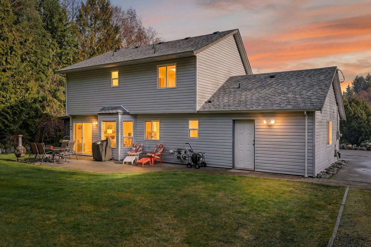 Private back patio to relax and enjoy.