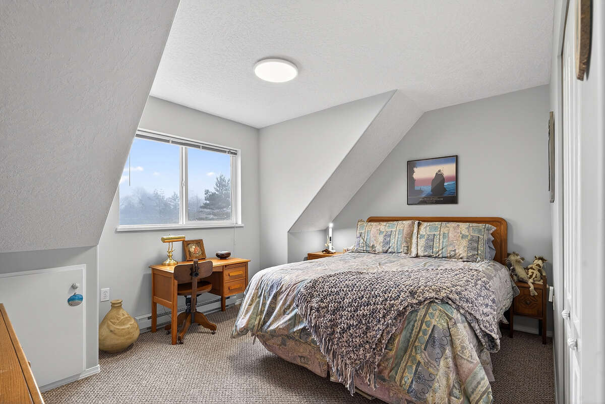 Spacious 2nd bedroom with access to added storage.