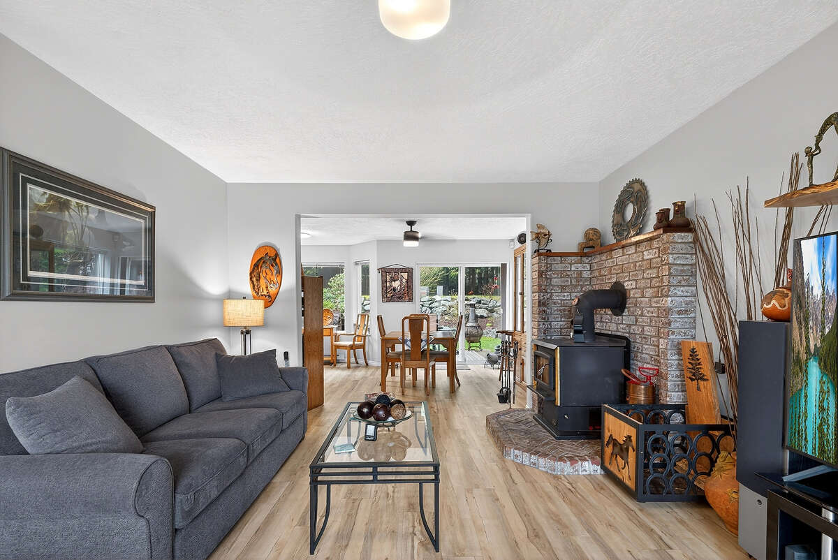 Living room opens up to dinning area.