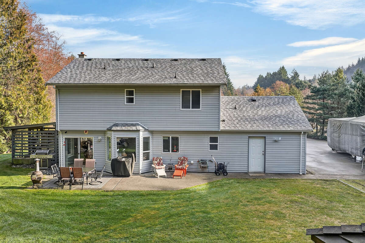 Back yard with concrete patio for entertaining family & guests.