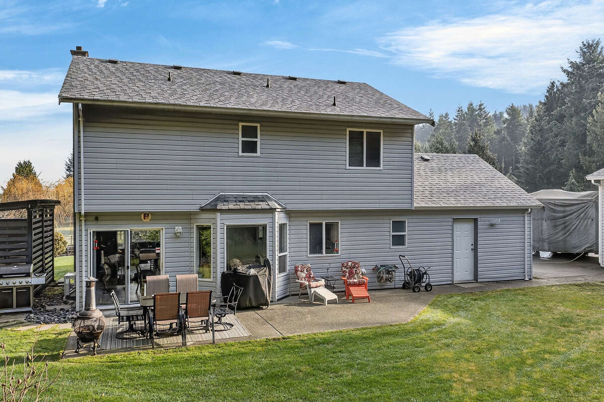 Back yard patio with large sitting/eating area