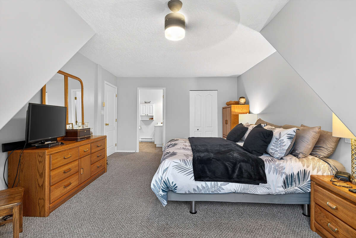 Primary with walk in closet & ensuite bathroom.