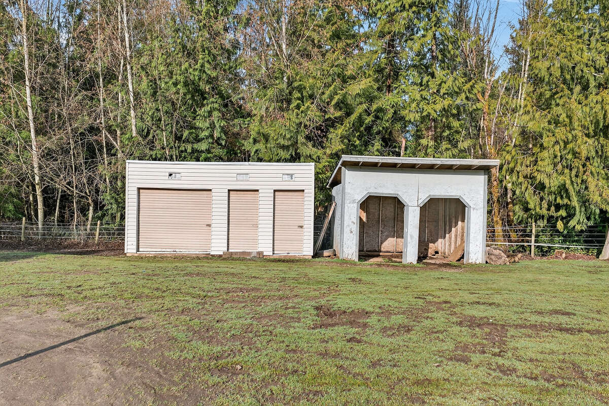 Front field with extra hay storage & lien too for horses/animals.