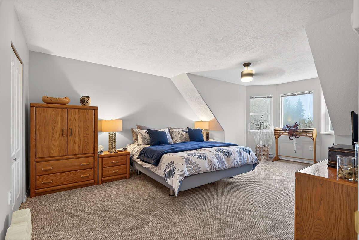 Bay window in primary provides lots of natural light & over looks front gardens & pasture.