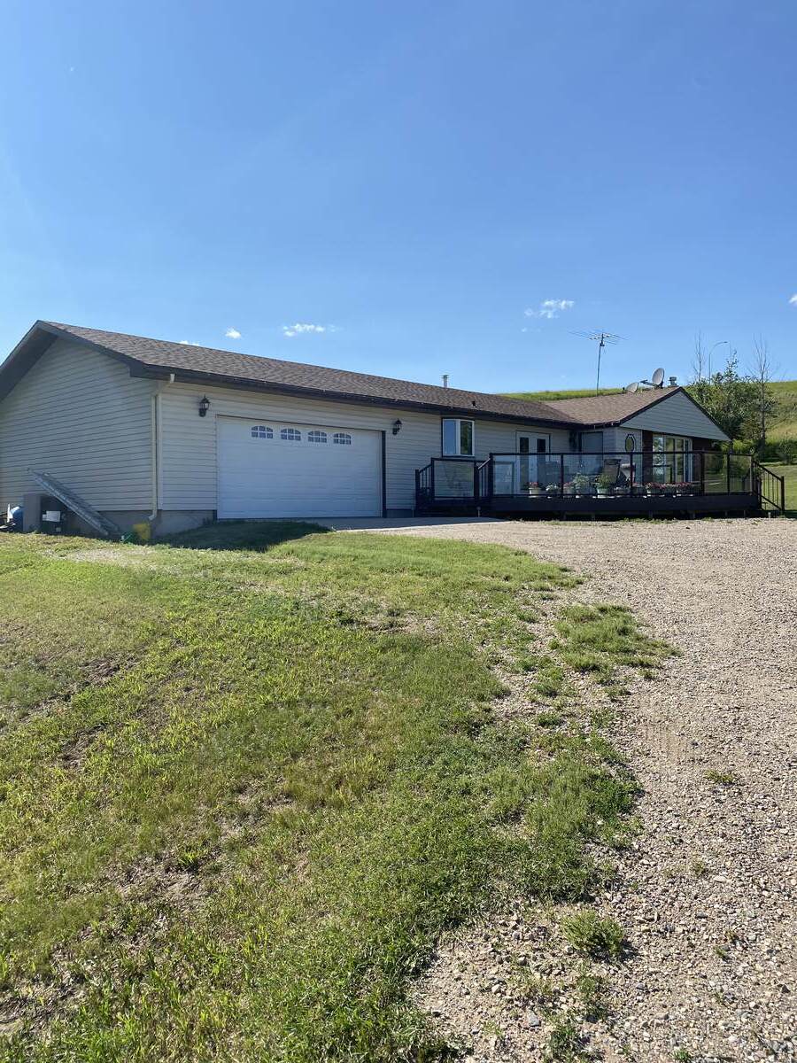 Acreage / Bungalow For Sale in RM Of Longlaketon No. 219, SK - 4 bed, 2.75 bath