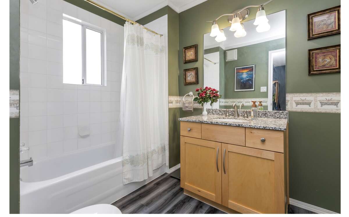 House On Quiet Cul d Sac With Greenbelt