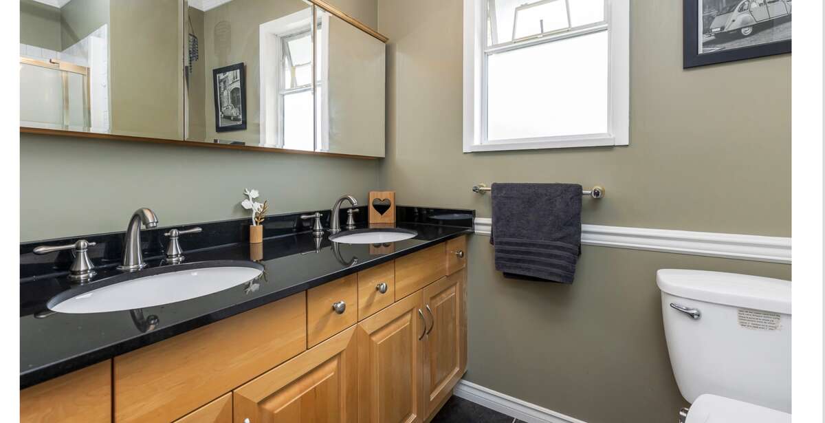 House On Quiet Cul d Sac With Greenbelt