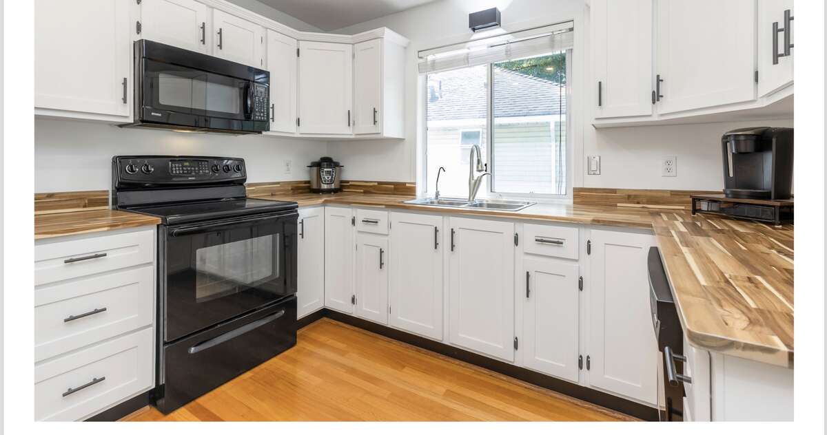 House On Quiet Cul d Sac With Greenbelt