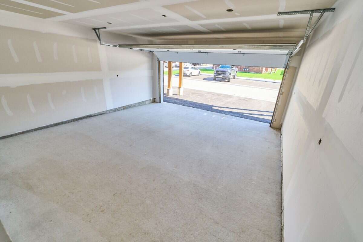 Move-In Ready 3-Bedroom Townhome in Newcastle
