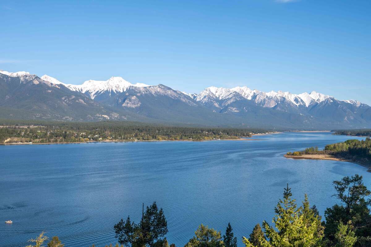 Spectacular Lakeview Acreage