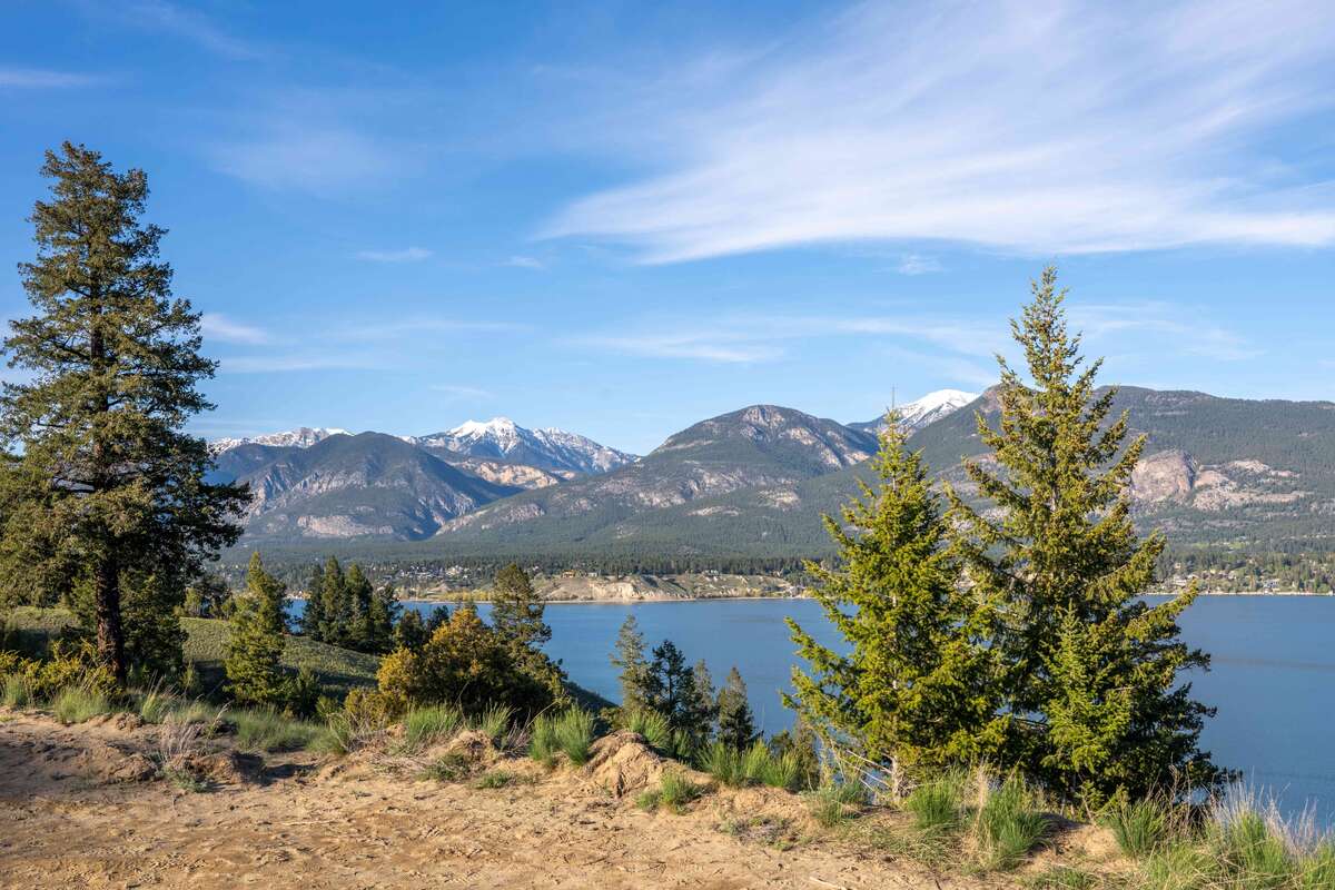 Spectacular Lakeview Acreage