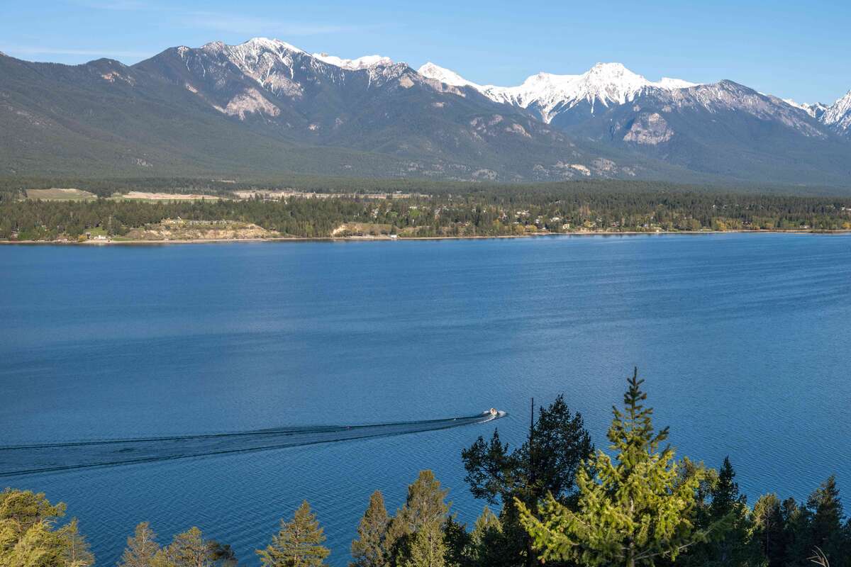 Spectacular Lakeview Acreage