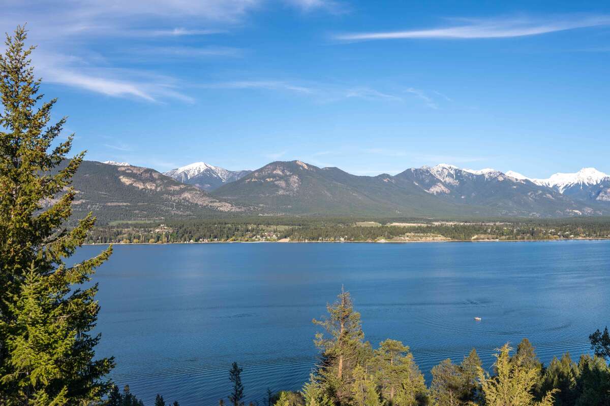 Spectacular Lakeview Acreage