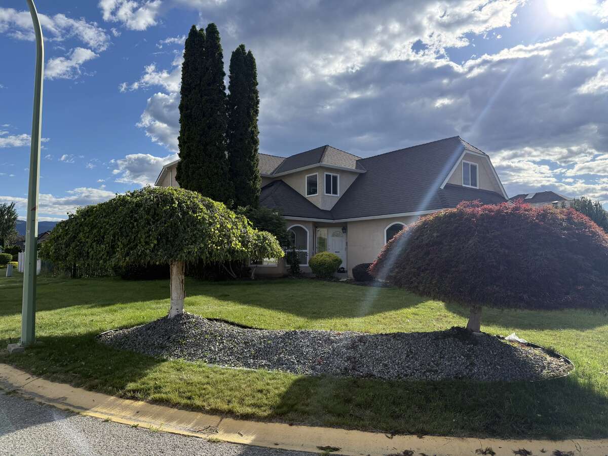 Best Location, Fully renovated, Ready to move in