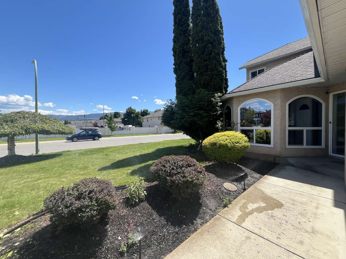 Best Location, Fully renovated, Ready to move in