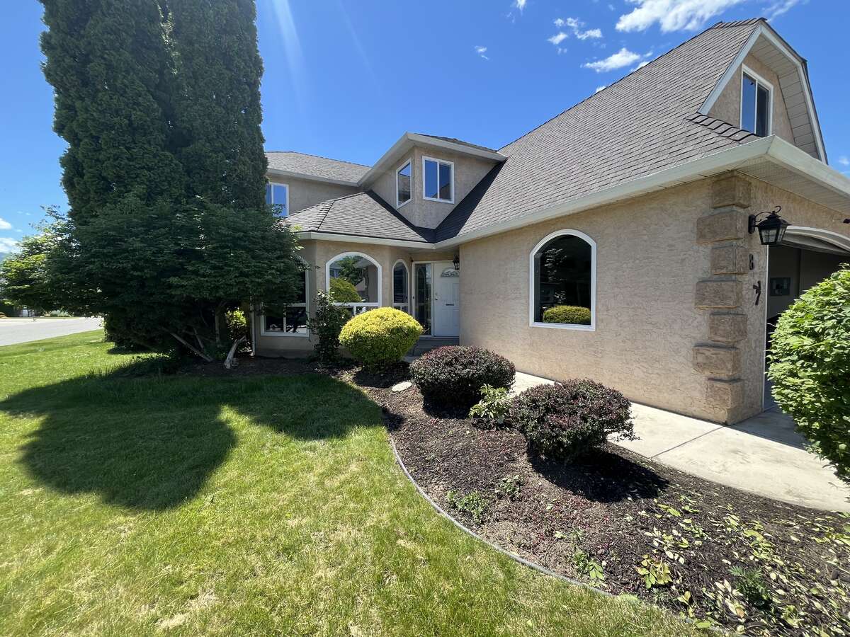 Best Location, Fully renovated, Ready to move in