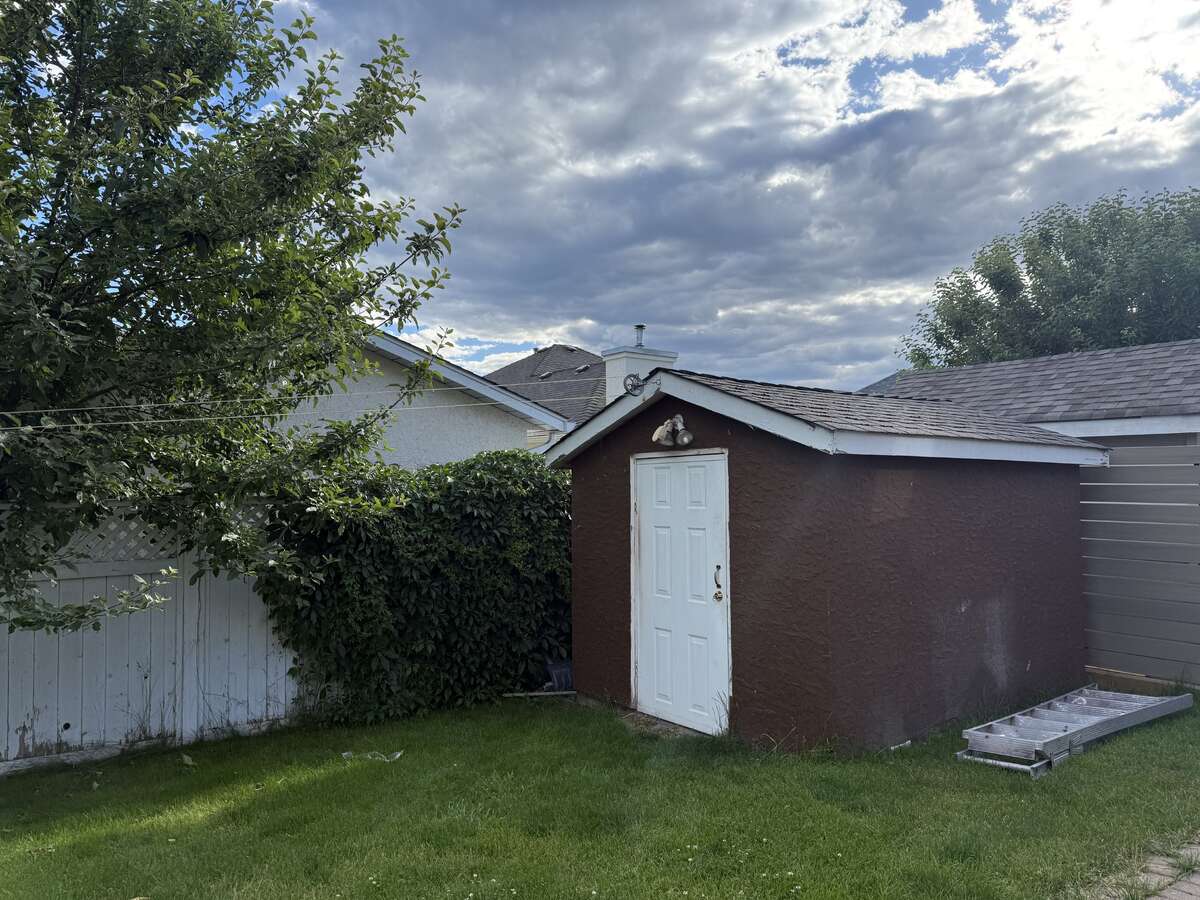 Best Location, Fully renovated, Ready to move in