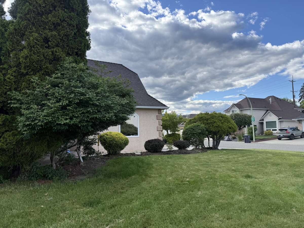 Best Location, Fully renovated, Ready to move in