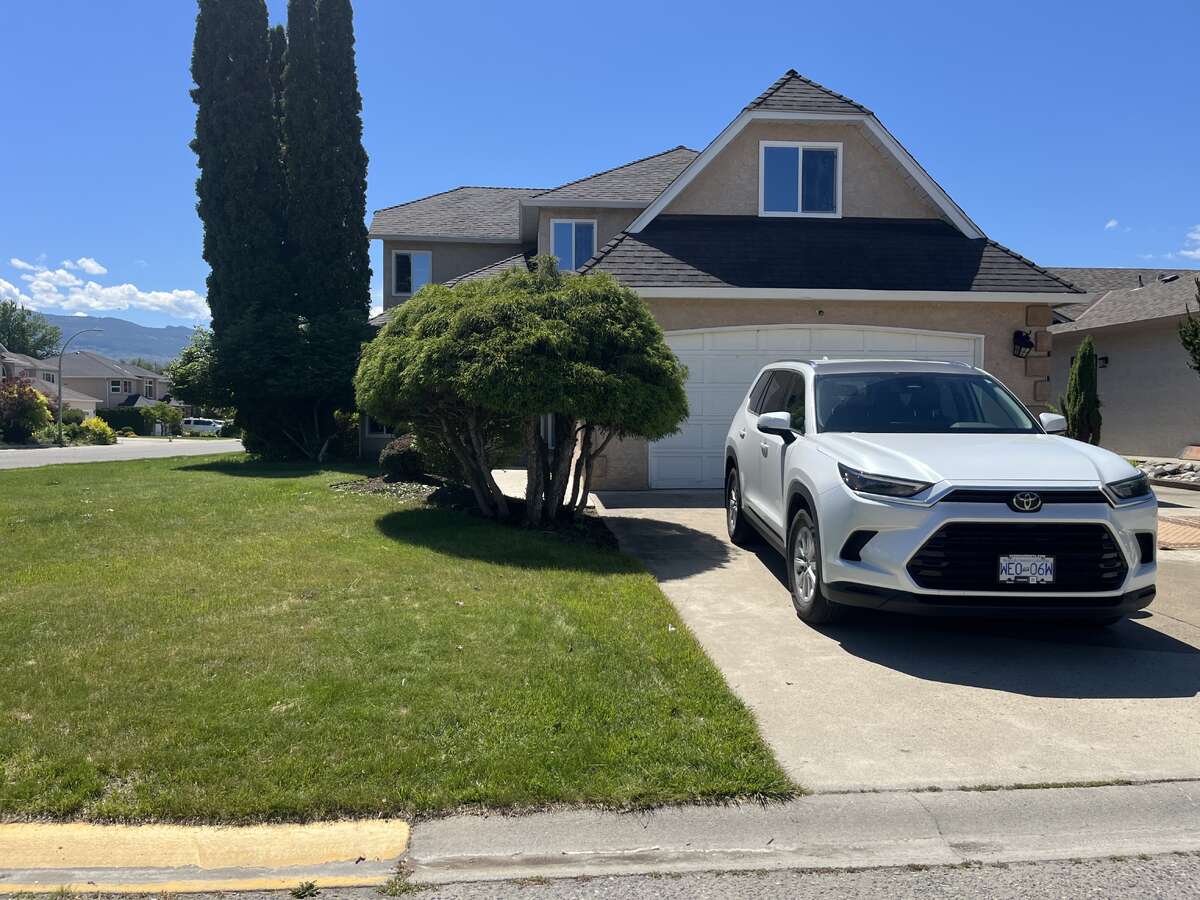 Best Location, Fully renovated, Ready to move in