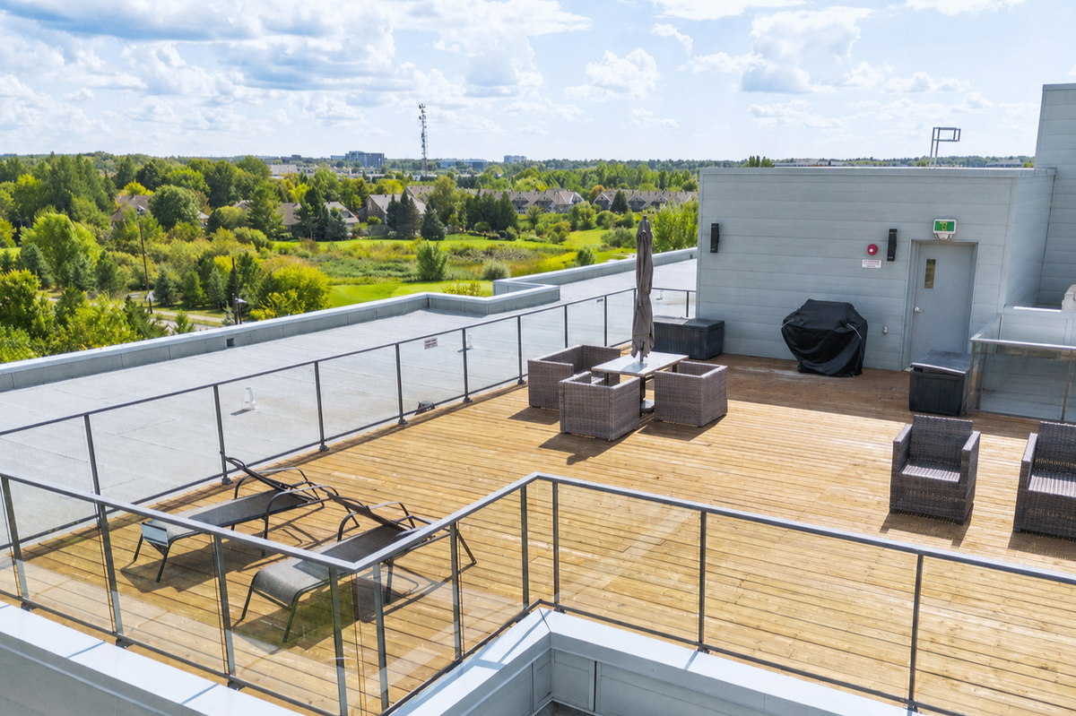 FOREST & GOLF COURSE VIEWS FROM STUNNING PENTHOUSE