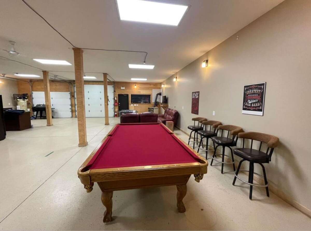 Pool table
