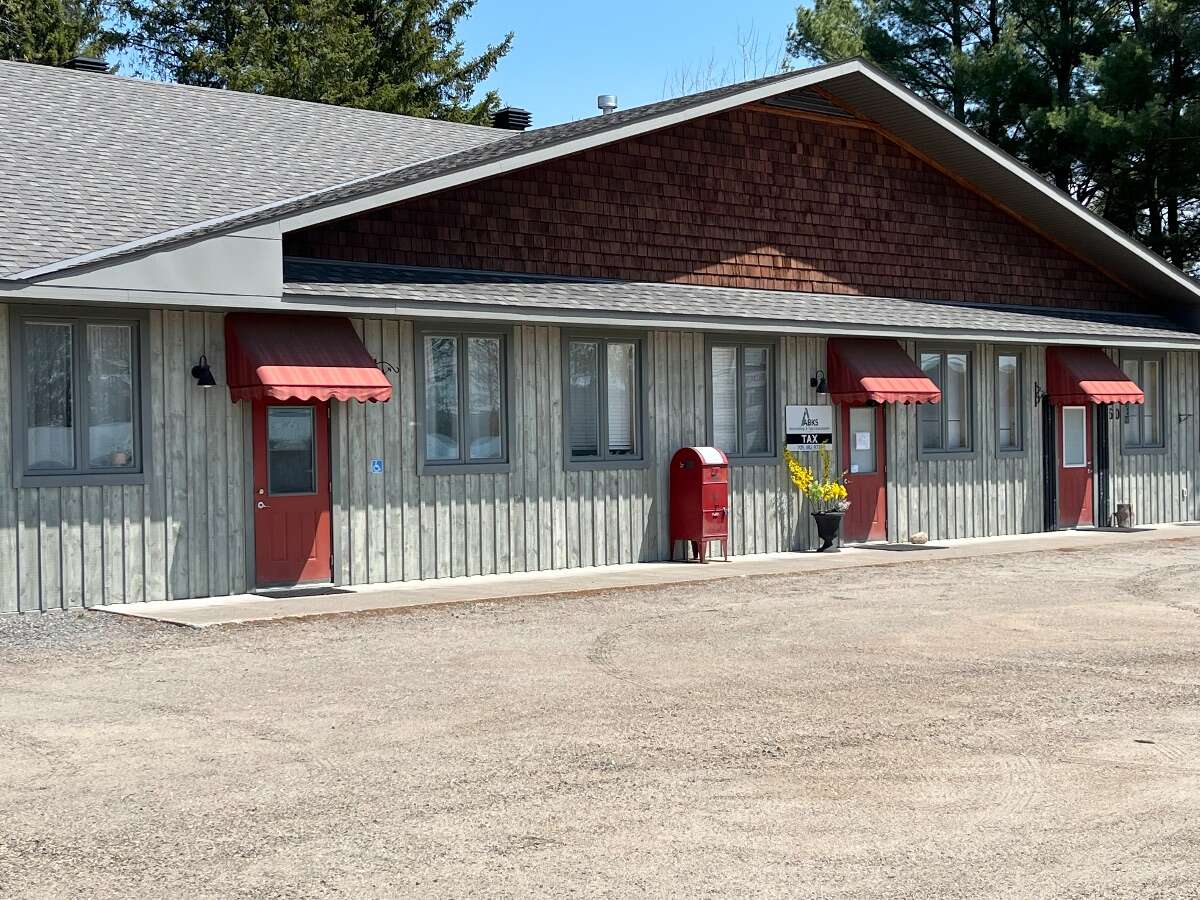 3 Bedroom Live-Work Unit in Burk’s Falls, ON