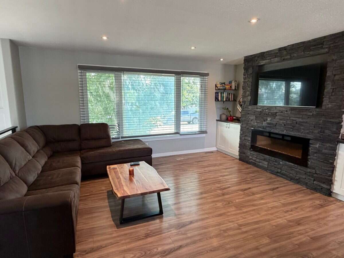 10 Chow Avenue SE