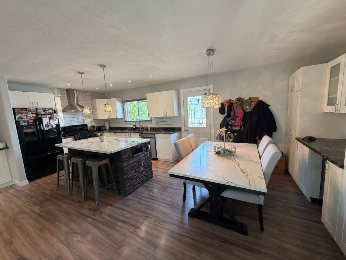 10 Chow Avenue SE