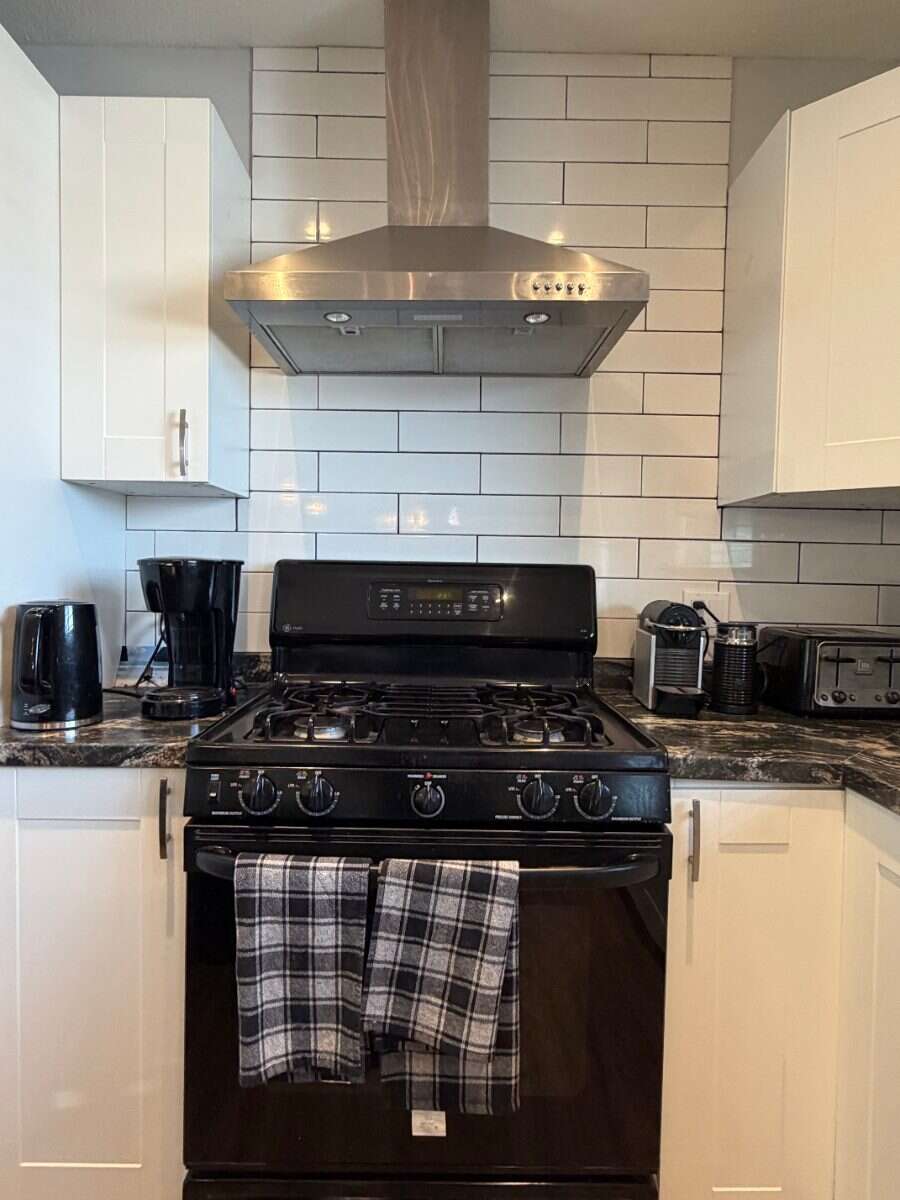 10 Chow Avenue SE