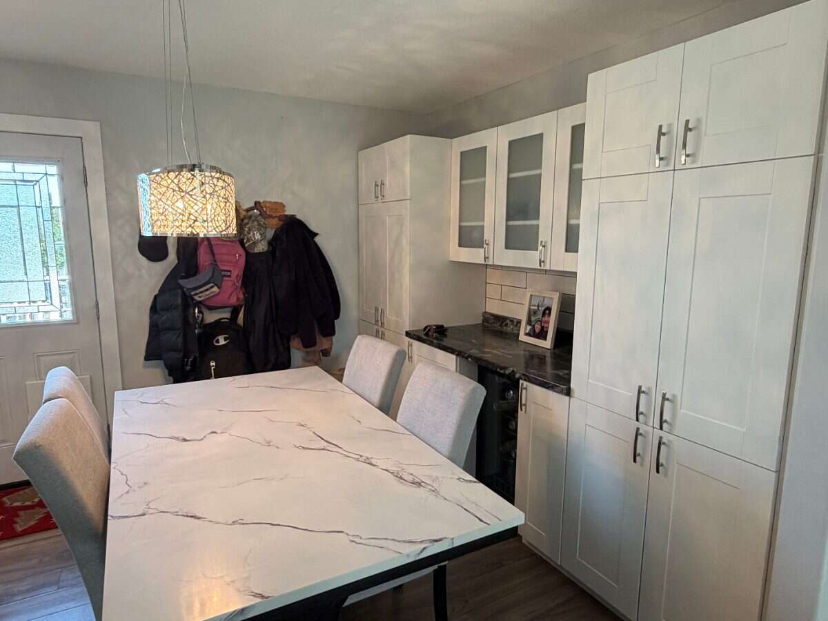 10 Chow Avenue SE